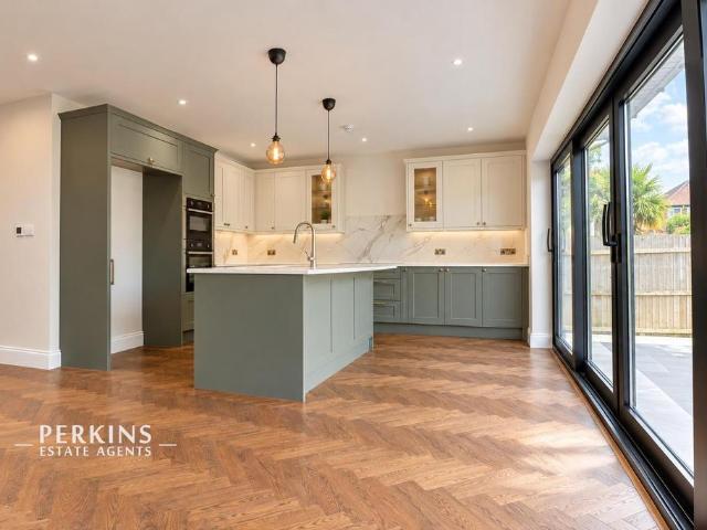 Bungalow for sale in London Borough of Ealing, Greenford