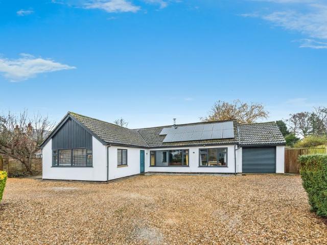 Bungalow for sale in Madley Park, Black Bourton