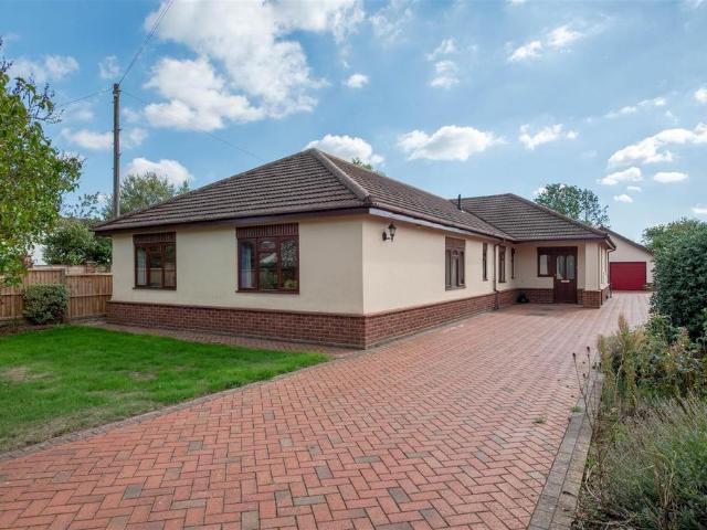 Bungalow for sale in Rushden