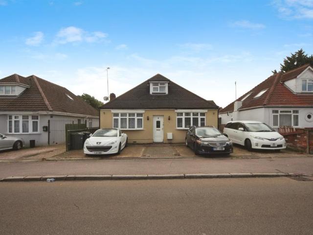 Bungalow for sale in Sundon Park, Luton