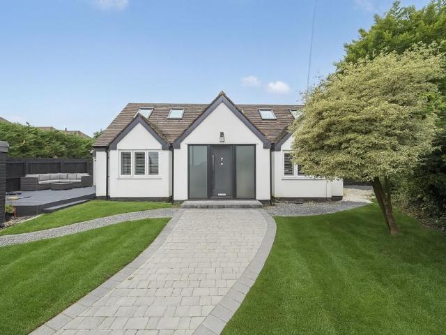 Bungalow for sale in The Butts, Kent