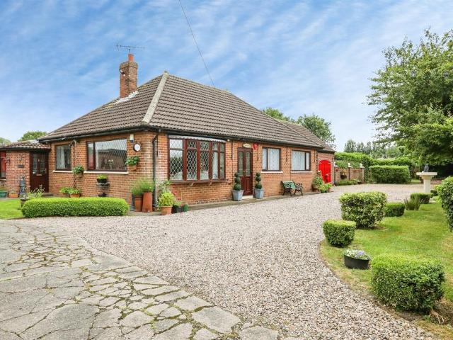 Bungalow for sale in Kirk Bramwith, South Yorkshire