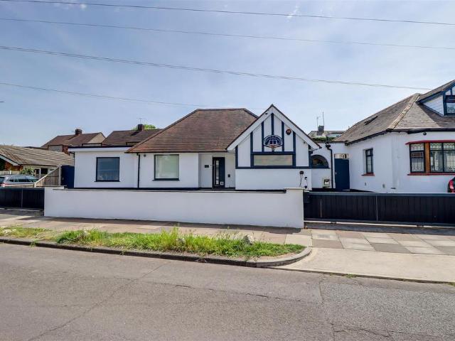 Bungalow for sale in Alton Barnes, Essex