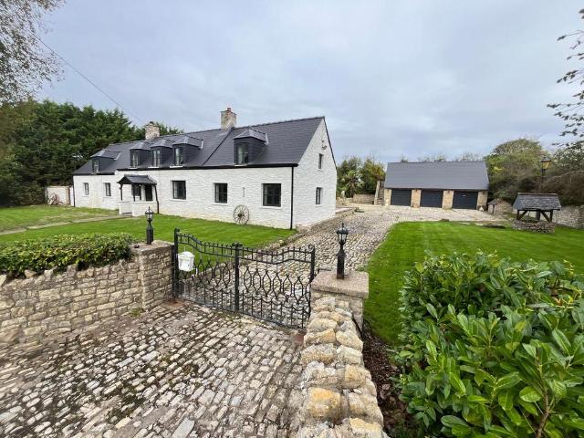 Bungalow for sale in Llanbethery, Wales