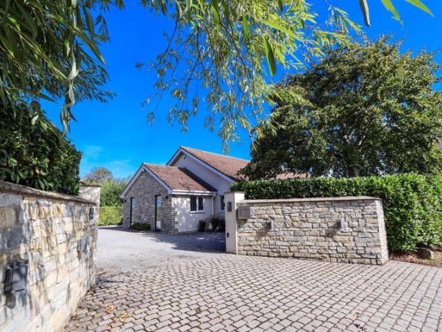 Bungalow for sale in West End, Clevedon