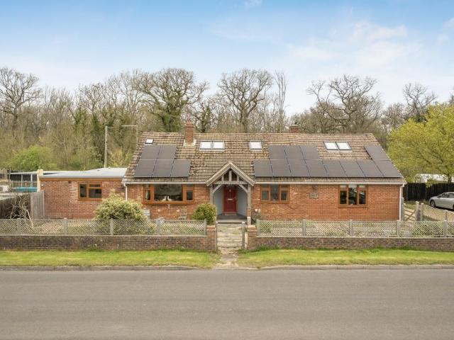Bungalow for sale in Purton, Wiltshire