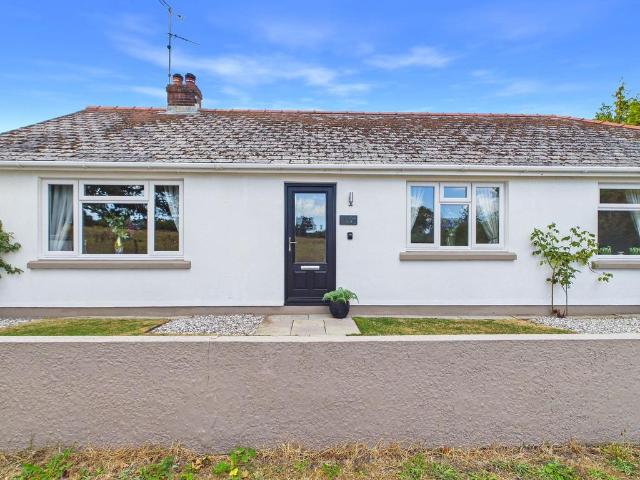 Bungalow for sale in Kilgetty, Wales