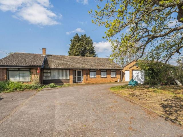 Bungalow for sale in Bedford