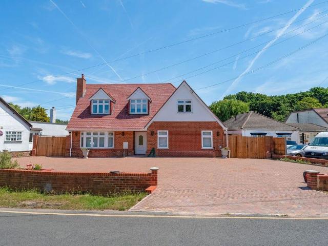 Bungalow for sale in Denham