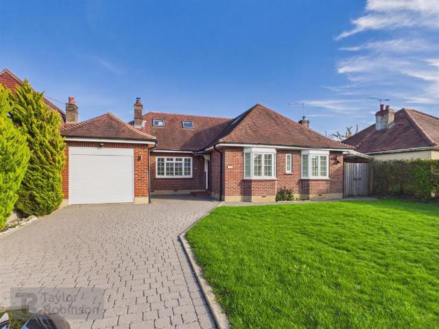 Bungalow for sale in Three Bridges, Crawley