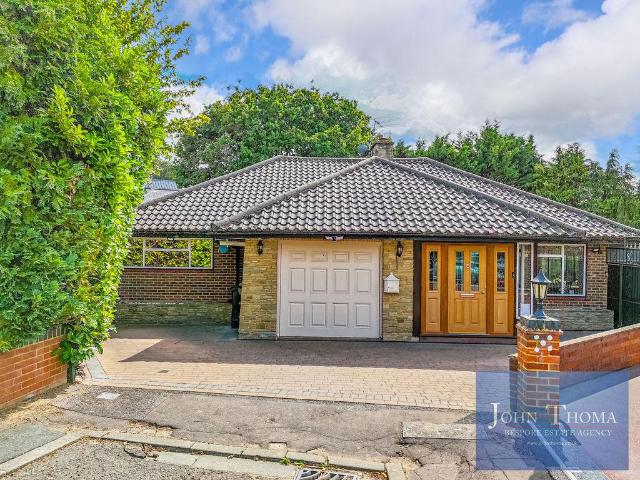 Bungalow for sale in Woodford Wells, Greater London
