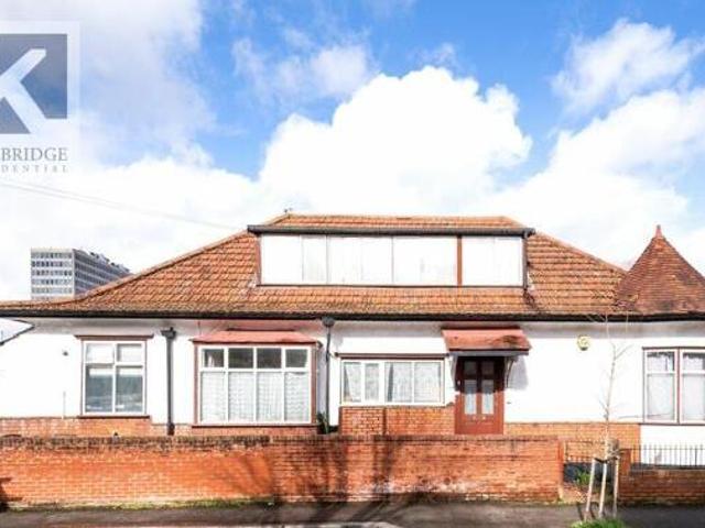 House for sale in Royal Borough of Kingston upon Thames, Greater London