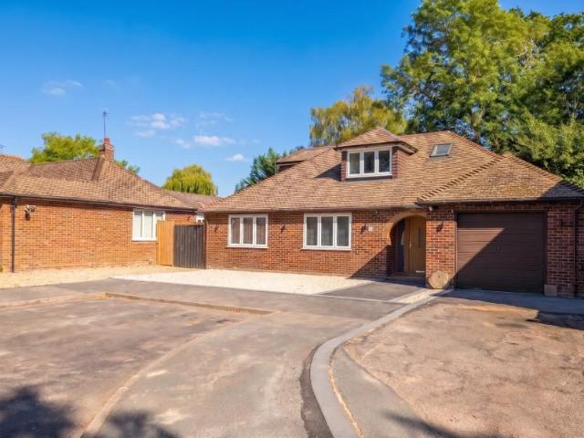 Bungalow for rent in West End, Heol-las