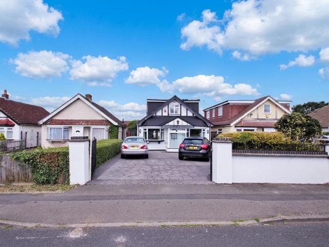 Bungalow for rent in Greater London