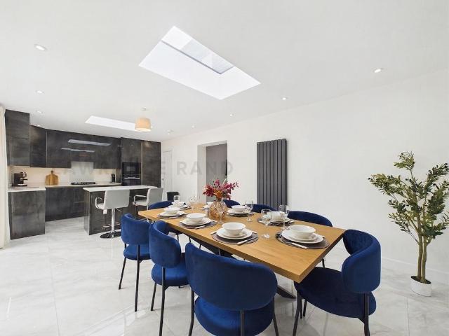 Bungalow for rent in Greater London