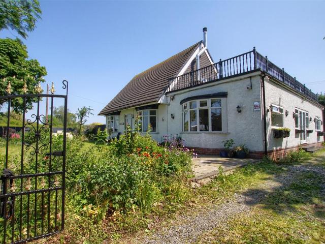 Bungalow for rent in High Leven, Isle Of Man