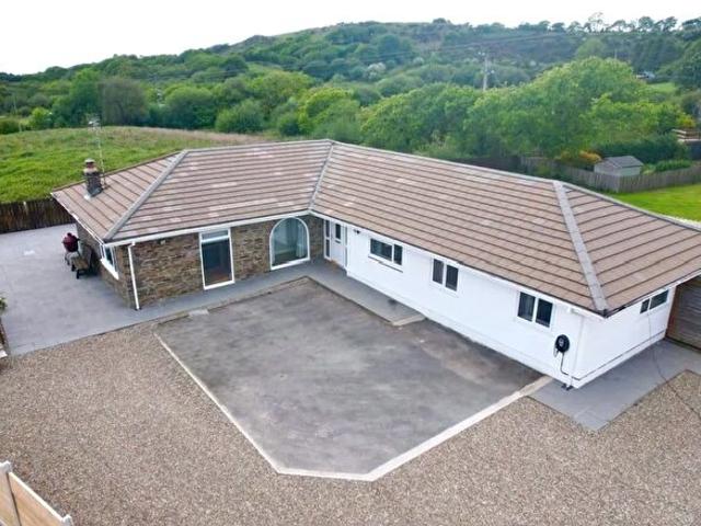Apartment for rent in Llangyndeyrn, Meinciau