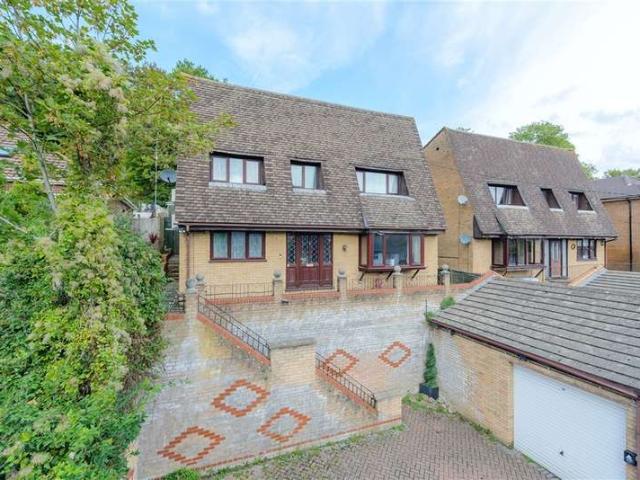 Farm for sale in Walderslade, Chatham