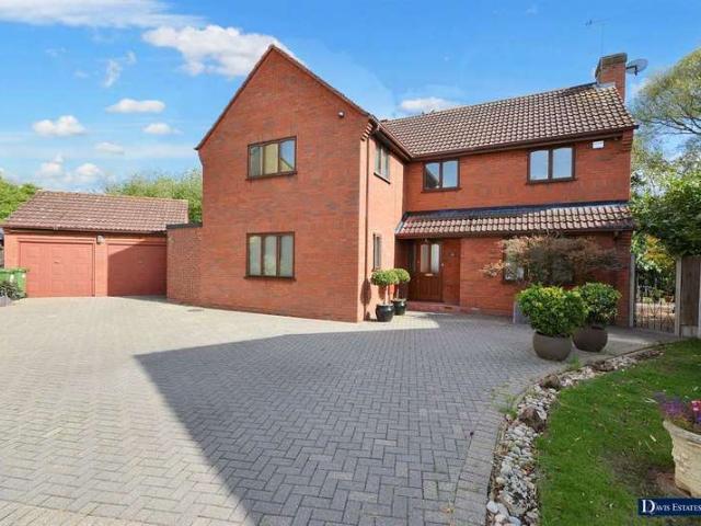 Farm for sale in Ardleigh Green, Greater London