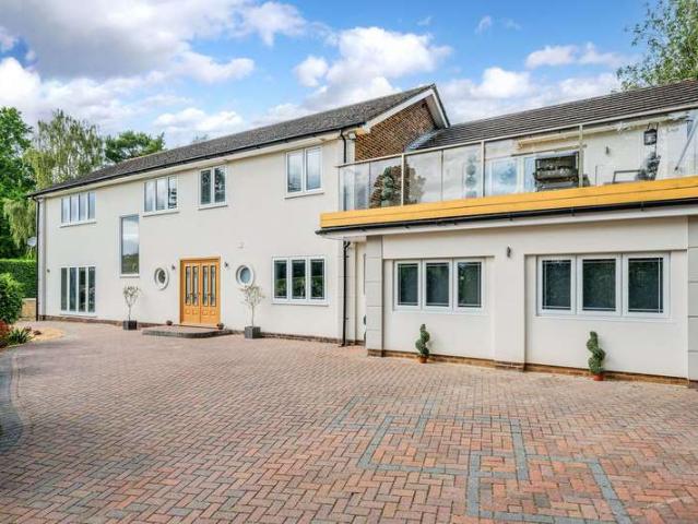 Farm for sale in Oxted, Hillview