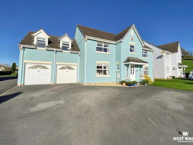Farm for sale in Abergwili, Wales