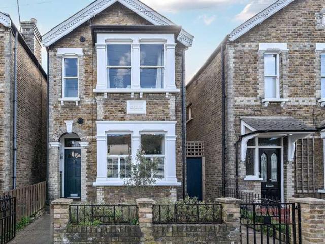 Farm for sale in Norbiton, Greater London