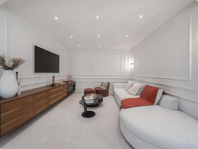 Farm for sale in Hendon, Greater London