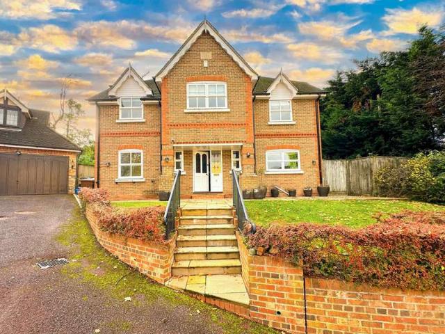 Farm for sale in Bushey Heath, Hertfordshire