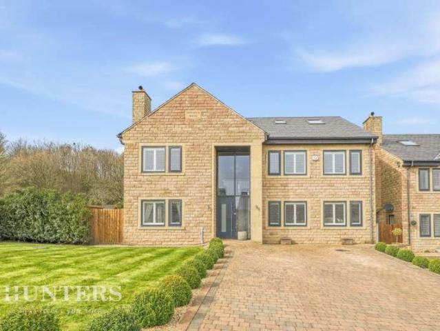 Farm for sale in Wardle, Burnedge