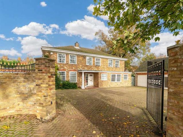 Farm for sale in Southlea, Datchet