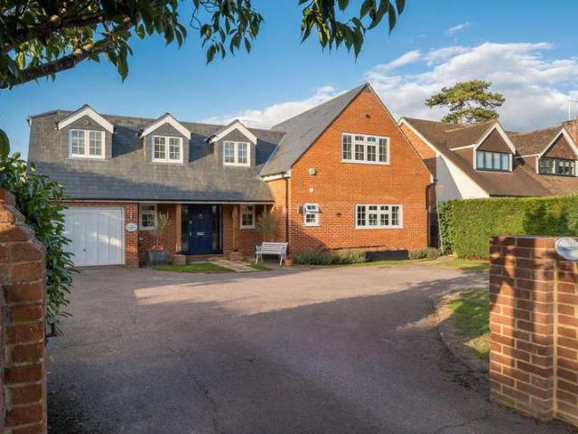 Farm for sale in Cookham Rise, Cookham