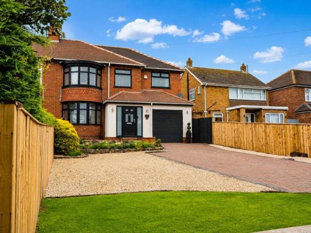 Farm for sale in Burniston
