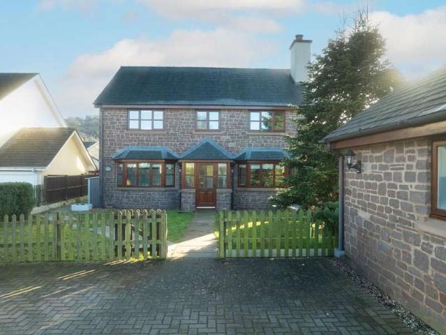 Farm for sale in Trewen