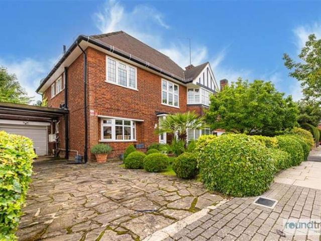 Farm for sale in London Borough of Barnet, Greater London