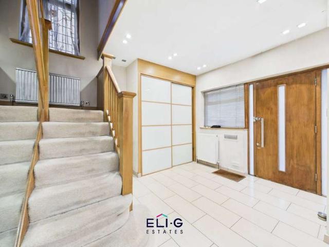 Farm for sale in Temple Fortune, Greater London
