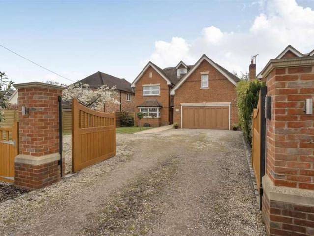 Farm for sale in Finchampstead, Wokingham