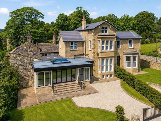 Farm for sale in Yeadon, West Yorkshire
