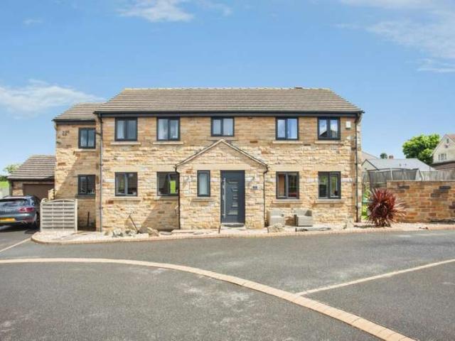 Farm for sale in Hoyland Common, South Yorkshire