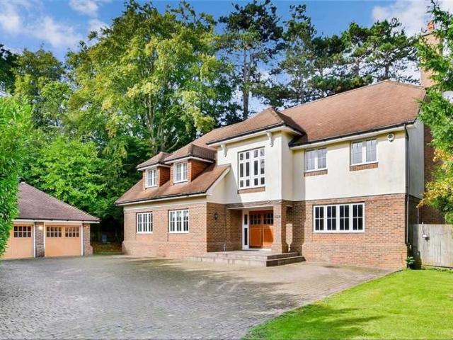 Farm for sale in Kingswood Warren, Red Hill