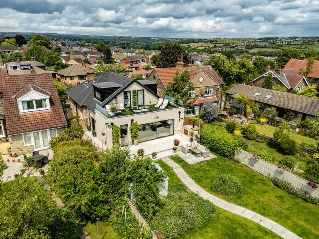 Farm for sale in Brighouse, Woodhouse