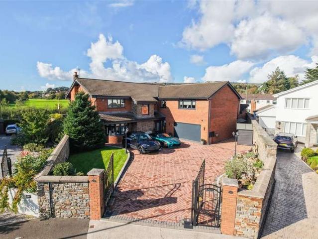 Farm for sale in Caewern, Neath