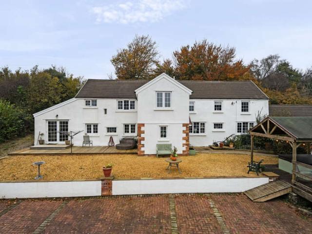 Farm for sale in Ynysmaerdy, Talbot Green