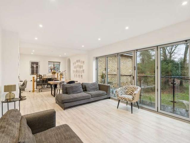 Farm for sale in Farnham Common, Buckinghamshire