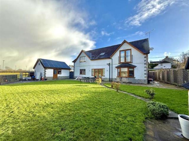 Farm for sale in Llanybydder, Wales