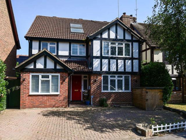 Farm for sale in Little Sandhurst