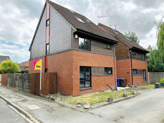 Farm for sale in Hut Green, Eggborough