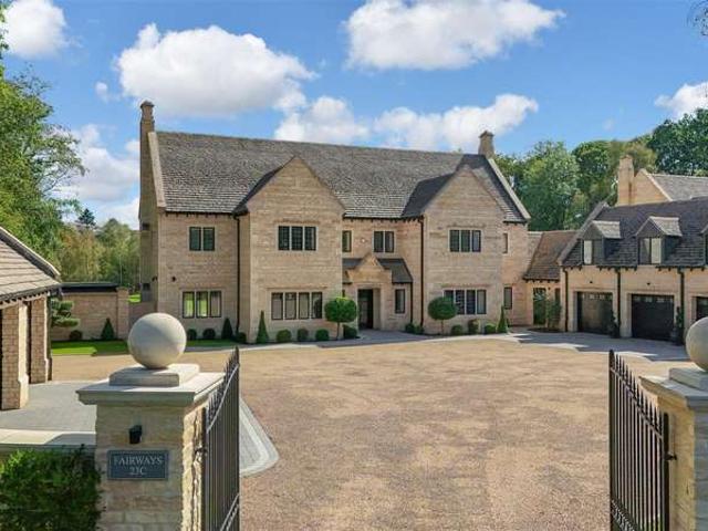 Farm for sale in Overstone