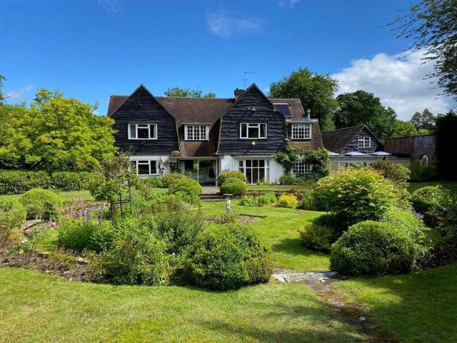 Farm for rent in Nettleden with Potten End, Pouchen End