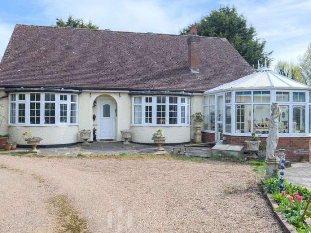 Farm for sale in Sleapshyde, Five Acres