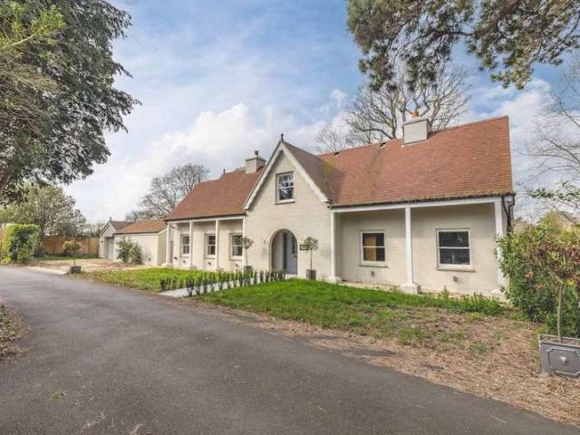 Farm for sale in Southlea, Datchet
